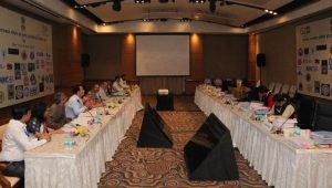 समिति कक्ष में उपस्थित संसदीय राजभाषा समिति के सदस्यगण समिति कक्ष