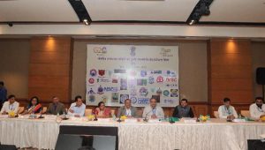 निरीक्षण में भाग लेते आघारकर अनुसंधान संस्थान के अधिकारीगण निरीक्षण में